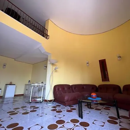 Marika Villa *